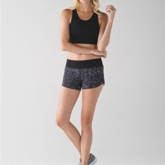LULULEMON FAST AS LIGHT SHORT SPLATTER WHITE/BLACK SIZE 4 - Picture 3 of 11